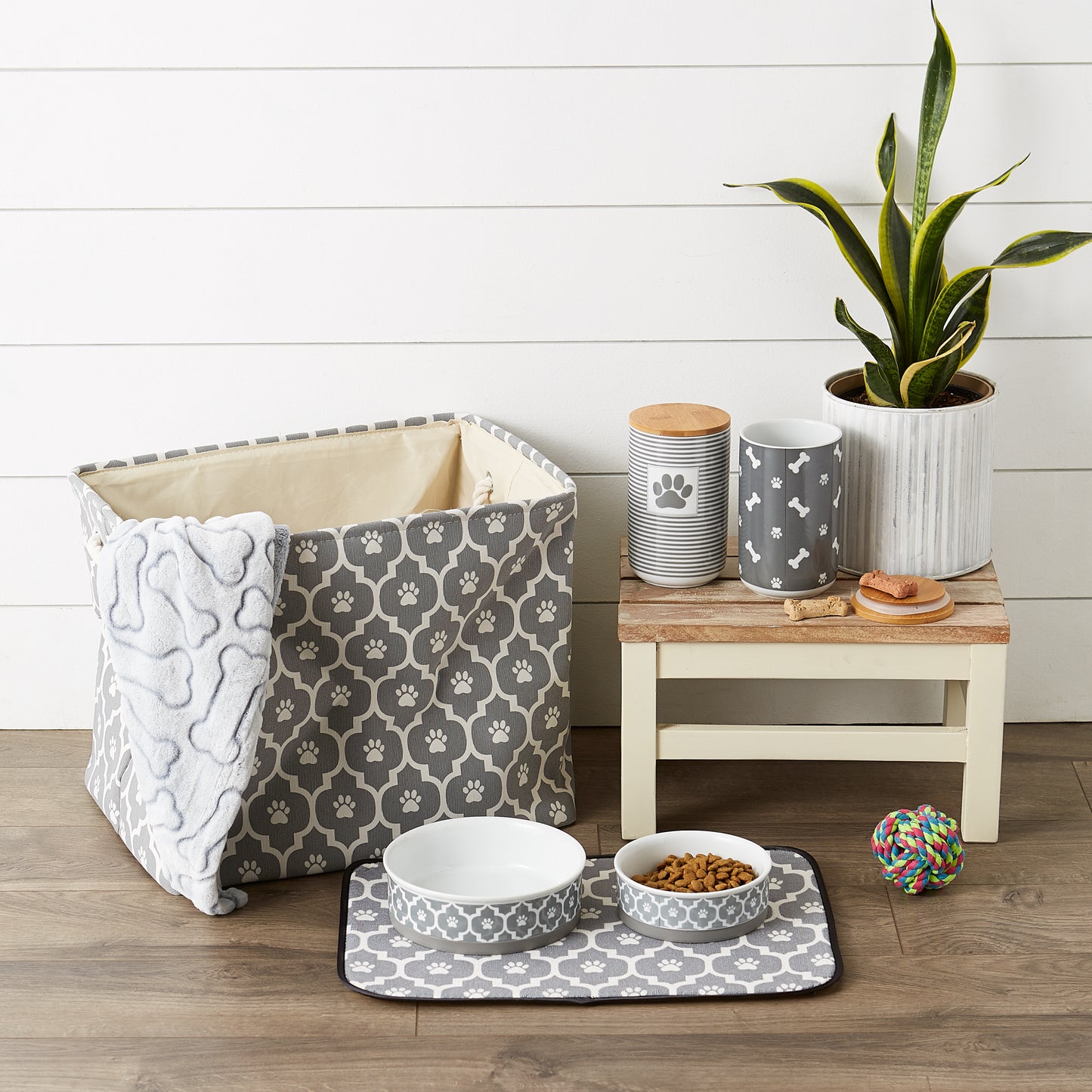 Gray/Off White Lattice Paw Pet Mat