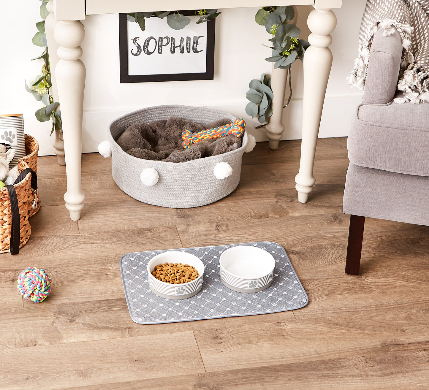 Gray Printed Trellis Paw Pet Mat