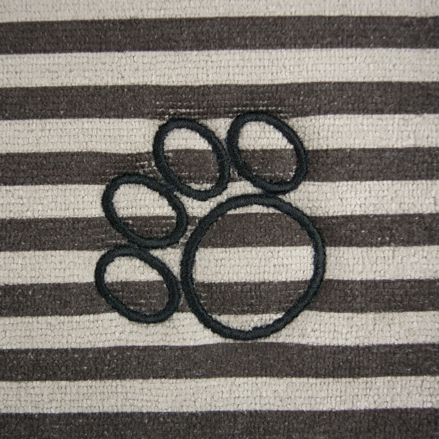 Brown Striped Emb Paw Pet Mat